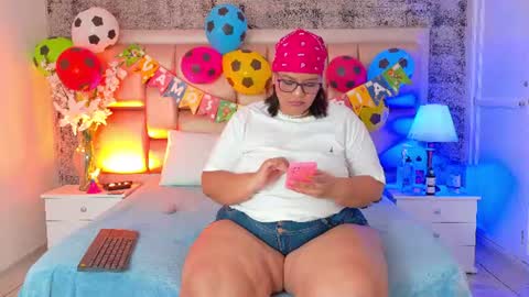 Snapshot of selennacooper chatting on June 12, 11:53 am Selenna Cooper online show from June 12, 11:53 am