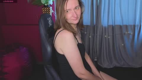 selestiasonata online show from June 5, 6:52 am