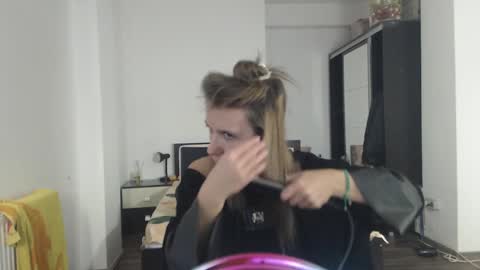 Snapshot of sellena_angels chatting on January 16, 11:04 am sellena_angels online show from January 16, 11:04 am