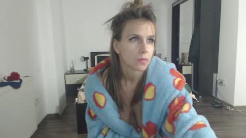 Snapshot of sellena_angels chatting on January 16, 10:12 pm sellena_angels online show from January 16, 10:12 pm