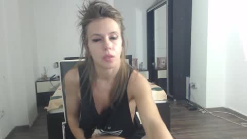 Snapshot of sellena_angels chatting on January 17, 6:54 pm sellena_angels online show from January 17, 6:54 pm