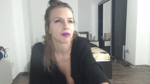 Snapshot of sellena_angels chatting on January 17, 10:12 pm sellena_angels online show from January 17, 10:12 pm