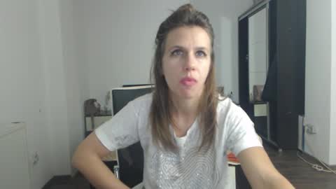Snapshot of sellena_angels chatting on January 19, 9:55 pm sellena_angels online show from January 19, 9:55 pm