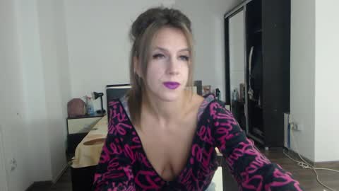 Snapshot of sellena_angels chatting on January 20, 5:27 pm sellena_angels online show from January 20, 5:27 pm