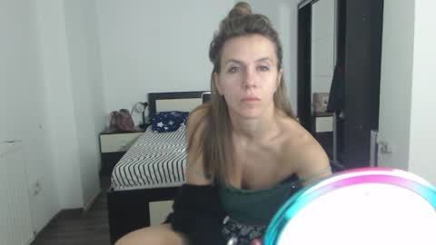 Snapshot of sellena_angels chatting on January 27, 7:45 am sellena_angels online show from January 27, 7:45 am
