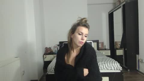 Snapshot of sellena_angels chatting on January 27, 6:41 pm sellena_angels online show from January 27, 6:41 pm