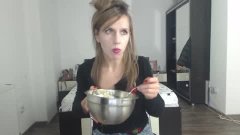 Snapshot of sellena_angels chatting on January 31, 11:56 am sellena_angels online show from January 31, 11:56 am