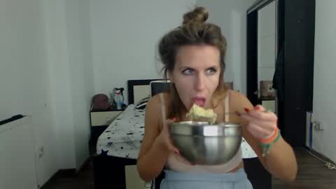 Snapshot of sellena_angels chatting on February 2, 11:42 pm sellena_angels online show from February 2, 11:42 pm