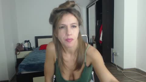 Snapshot of sellena_angels chatting on February 19, 7:16 pm sellena_angels online show from February 19, 7:16 pm