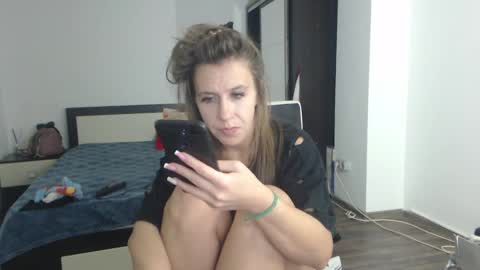 Snapshot of sellena_angels chatting on February 22, 9:04 pm sellena_angels online show from February 22, 9:04 pm