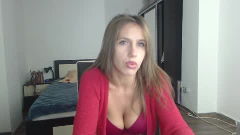Snapshot of sellena_angels chatting on February 24, 7:09 pm sellena_angels online show from February 24, 7:09 pm