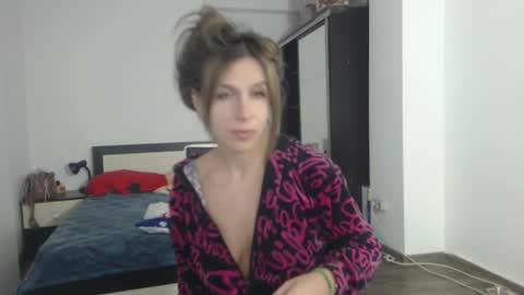 Snapshot of sellena_angels chatting on February 25, 2:33 pm sellena_angels online show from February 25, 2:33 pm