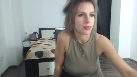 Snapshot of sellena_angels chatting on March 8, 7:31 pm sellena_angels online show from March 8, 7:31 pm