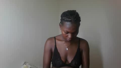 Snapshot of sellinprinces chatting on October 4, 12:47 pm sellinprinces online show from October 4, 12:47 pm