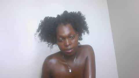 Snapshot of sellinprinces chatting on November 18, 10:03 pm sellinprinces online show from November 18, 10:03 pm