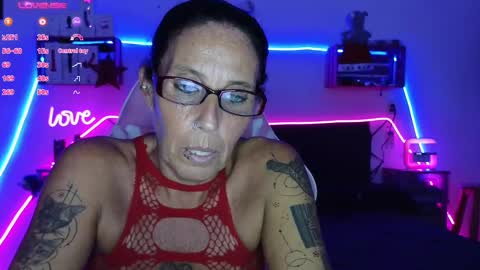 Selvaggia Del Caribe online show from December 16, 10:34 pm