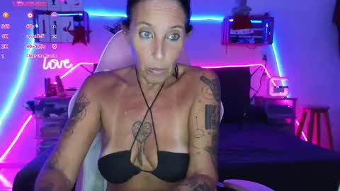 Selvaggia Del Caribe online show from January 7, 10:19 pm