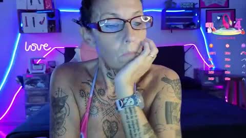 Snapshot of selvaggia_del_caribe chatting on October 22, 4:51 pm Selvaggia Del Caribe online show from October 22, 4:51 pm