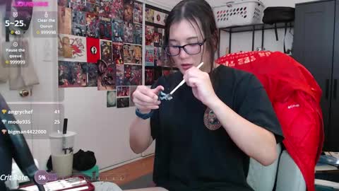 Snapshot of sen_and_sin chatting on February 24, 3:44 am Sen online show from February 24, 3:44 am