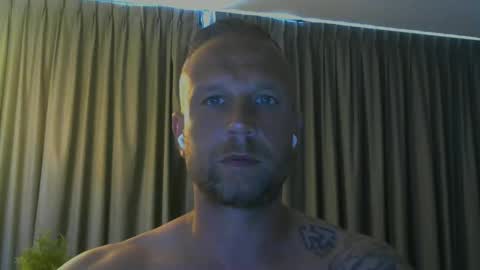 Snapshot of sence08 chatting on May 11, 9:37 am sence08 online show from May 11, 9:37 am