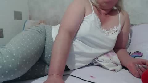 Lenna online show from December 13, 12:39 pm