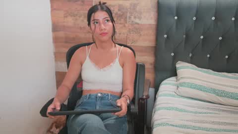 Snapshot of senssual_goddess chatting on March 4, 10:16 pm senssual_goddess online show from March 4, 10:16 pm