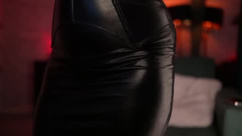 Snapshot of sensual_jassmine chatting on May 31, 6:09 pm Jasmine online show from May 31, 6:09 pm
