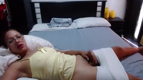 Snapshot of sensual_natalie chatting on October 20, 5:35 pm sensual_natalie online show from October 20, 5:35 pm