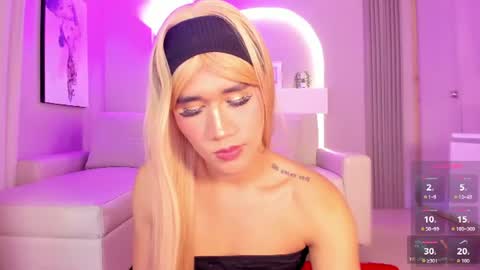 Snapshot of sensual_shanel chatting on June 19, 2:38 am sensual_shanel online show from June 19, 2:38 am
