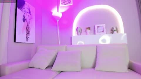 Snapshot of sensual_shanel chatting on June 30, 2:01 am sensual_shanel online show from June 30, 2:01 am