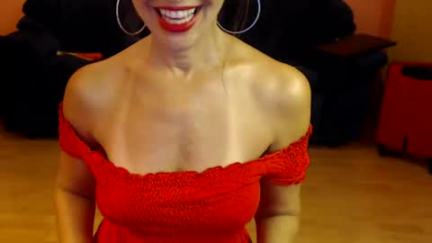 Snapshot of sensualmyra chatting on July 10, 10:51 am sensualmyra online show from July 10, 10:51 am