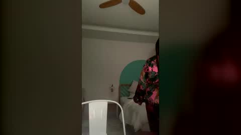 Snapshot of sensualprima chatting on April 19, 6:10 pm sensualprima online show from April 19, 6:10 pm