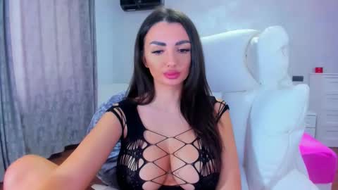 Snapshot of sensualreyna chatting on March 28, 12:05 pm EllaRossa online show from March 28, 12:05 pm