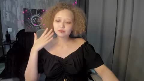Snapshot of senya_sol chatting on June 20, 8:22 pm senya_sol online show from June 20, 8:22 pm
