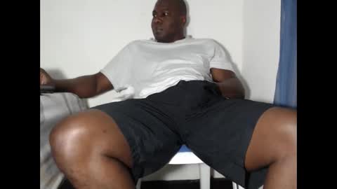 Snapshot of senyeiblack chatting on February 15, 11:47 pm Jose online show from February 15, 11:47 pm