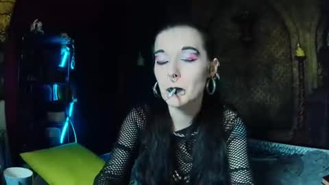 Snapshot of seraphinmunster chatting on April 10, 10:47 pm Seraphin Munster online show from April 10, 10:47 pm