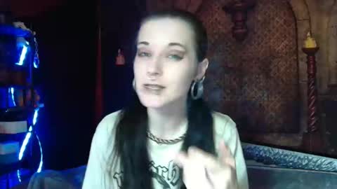 Snapshot of seraphinmunster chatting on April 11, 10:03 pm Seraphin Munster online show from April 11, 10:03 pm