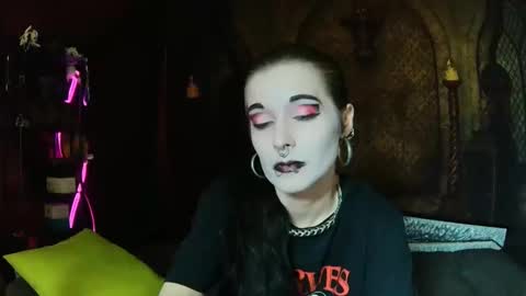 Snapshot of seraphinmunster chatting on April 16, 8:20 pm Seraphin Munster online show from April 16, 8:20 pm