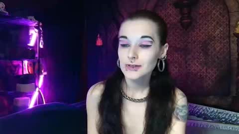 Snapshot of seraphinmunster chatting on April 23, 5:48 pm Seraphin Munster online show from April 23, 5:48 pm