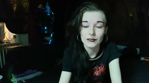 Snapshot of seraphinmunster chatting on May 1, 10:58 pm Seraphin Munster online show from May 1, 10:58 pm