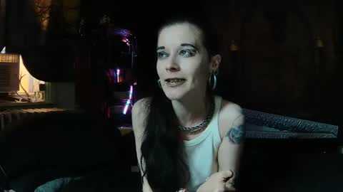 Snapshot of seraphinmunster chatting on May 14, 4:14 pm Seraphin Munster online show from May 14, 4:14 pm
