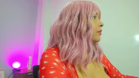 Snapshot of serena_15 chatting on November 18, 12:31 pm Serena online show from November 18, 12:31 pm