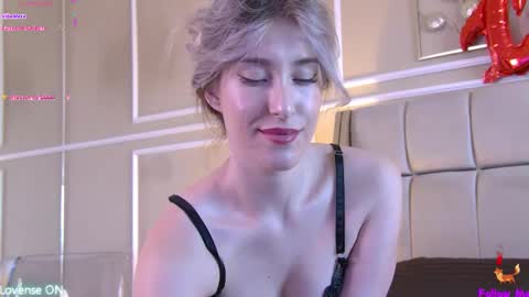 Snapshot of serena_bennet chatting on September 21, 6:26 am Serena online show from September 21, 6:26 am