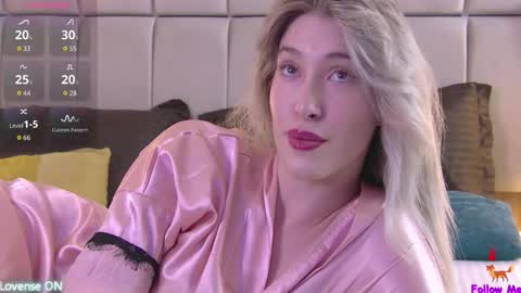 Snapshot of serena_bennet chatting on October 27, 12:31 pm Serena online show from October 27, 12:31 pm