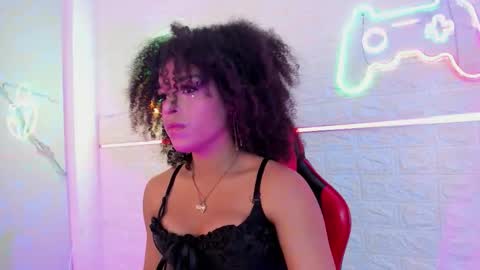 Snapshot of serena_fey chatting on December 3, 12:03 pm Serena online show from December 3, 12:03 pm