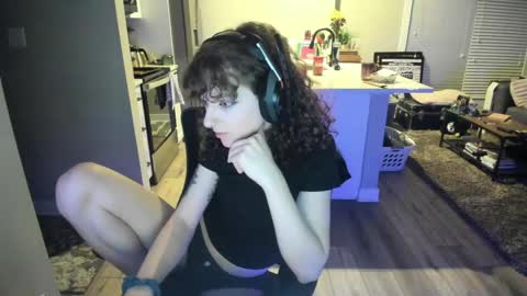 serenabastille online show from April 27, 1:25 am