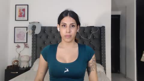 sararoussee online show from December 6, 2:24 am