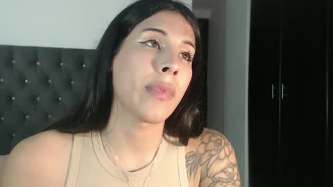 sararoussee online show from November 16, 12:05 am