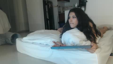 sararoussee online show from December 15, 2:16 am