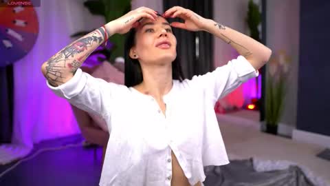 Snapshot of serenavelour chatting on October 21, 10:05 am Serena online show from October 21, 10:05 am